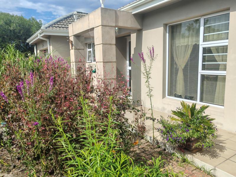 2 Bedroom Property for Sale in Sandbaai Western Cape